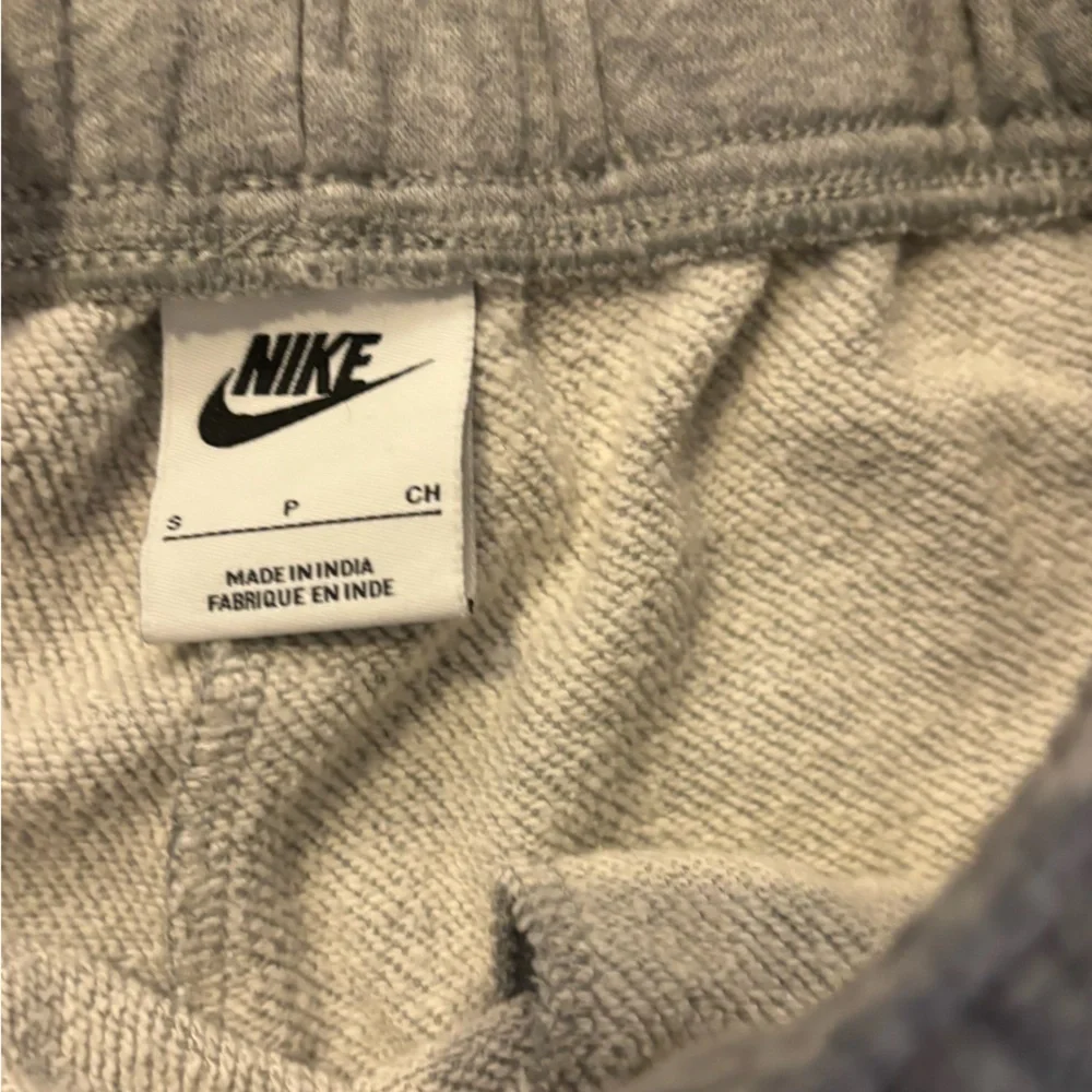 Nike Kids Gray Sweatpants - size small